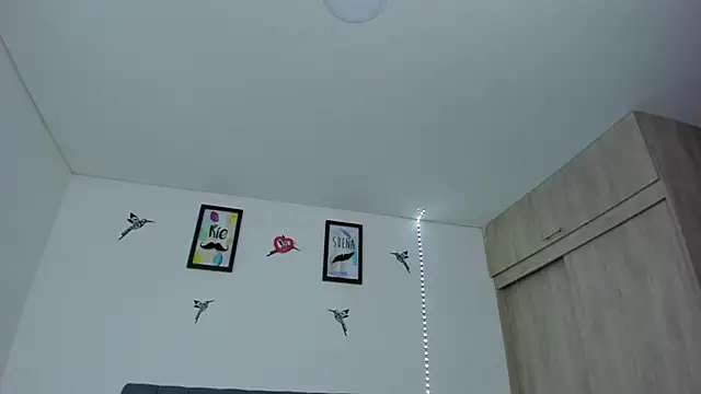 im_sarah34's Live XXX Chat