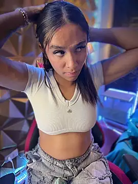 Isabella-Teen's Live XXX Chat