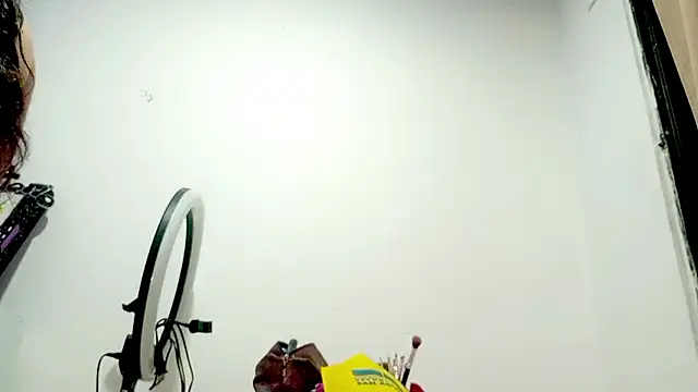 دردشة PetiteIvoryQueen19 الجنسية المباشرة