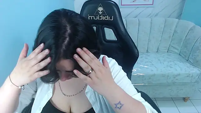 XXX chat uživo modela samythomas_t