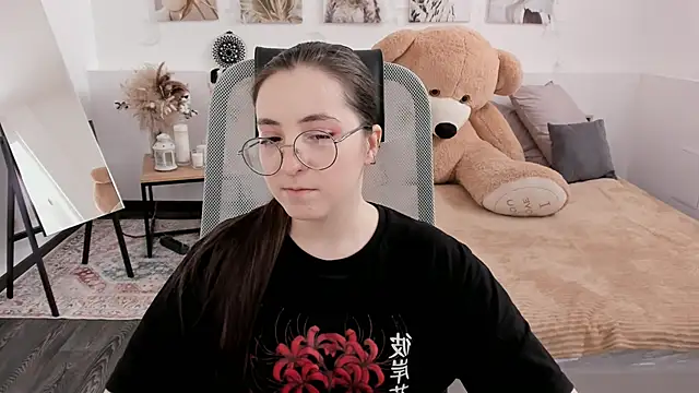 VirtuallVoyant live XXX chat