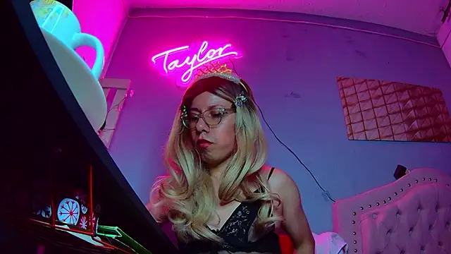 Taylor_Cum_Hot Chat XXX in diretta