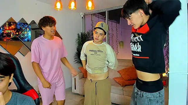 XXX chat uživo modela Houseofwarrios