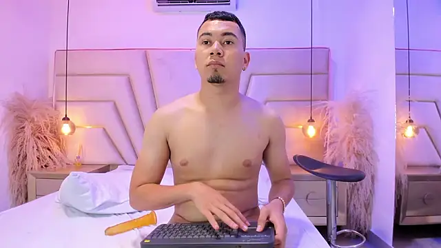 Show modela Max_Huntter na web-kameri