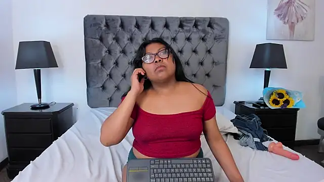 Kiri_Black_ Adlı Modelin Canlı XXX Sohbeti