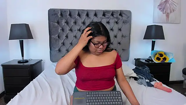 Kiri_Black_: онлайн-секс-чат