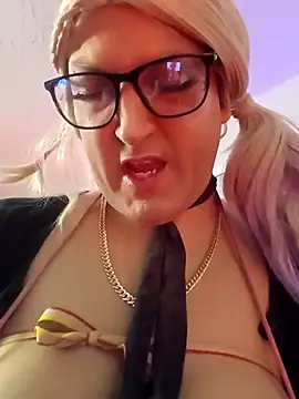 sissytrapdolly24 即時 XXX 聊天