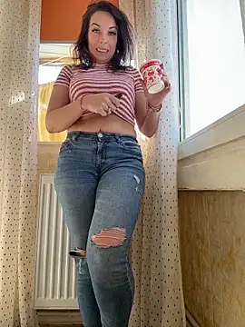 Almmaxxxx Pertunjukan Webcam