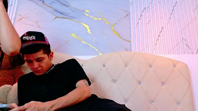 Chatroom XXX en direct de CharlotteandTaylorr