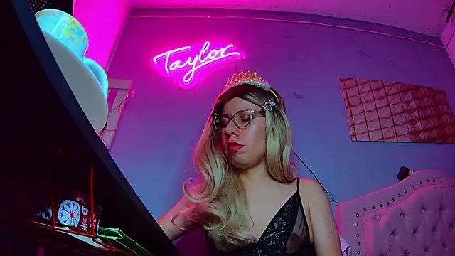 دردشة Taylor_Cum_Hot الجنسية المباشرة