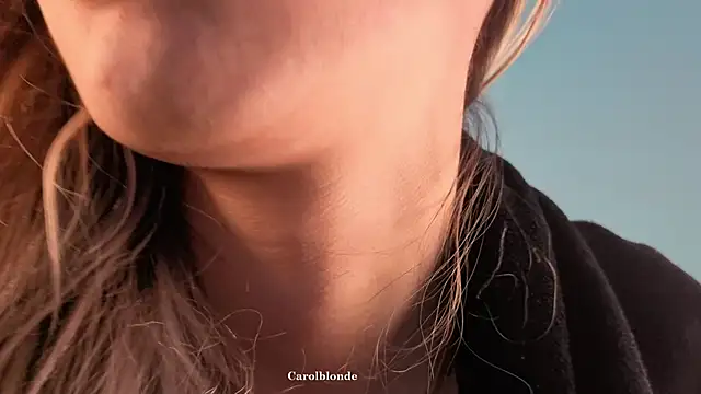 Carolblonde's Live XXX Chat