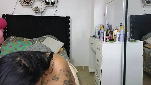 charlotte_077: απευθείας συνομιλία ΧΧΧ