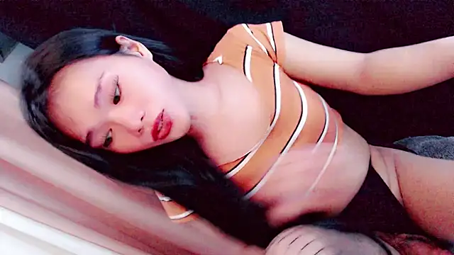 Amomentoflust99's Live XXX Chat