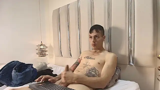 Show modela Ethan_Wolfe na web-kameri