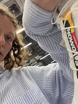 แชท XXX สดของ RinaMood