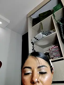 ValeNiitaLuv's Live XXX Chat