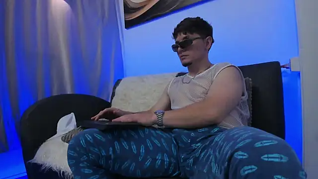 Leoo_Miller: απευθείας συνομιλία ΧΧΧ