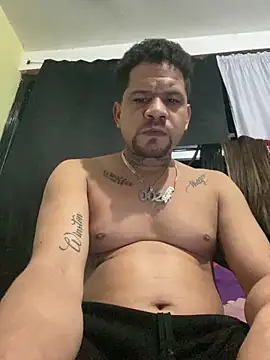 Dominicanobb: διαδικτυακό σόου στην κάμερα