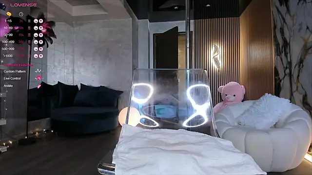 LisaAkira: онлайн-секс-чат