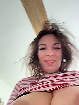 Almmaxxxx Adlı Modelin Canlı XXX Sohbeti