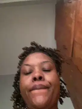 Dellah27: онлайн-секс-чат