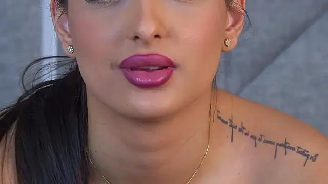 Chat +18 de Kimberlymav ao vivo