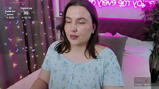 FeralPeach's Live XXX Chat