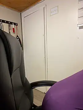 Karen18_boobs' Live XXX Chat