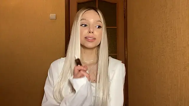 Chatroom XXX en direct de YawingSanguine