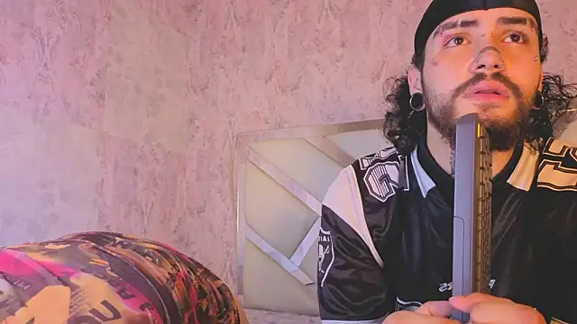 Benny_and_Mark's Live XXX Chat