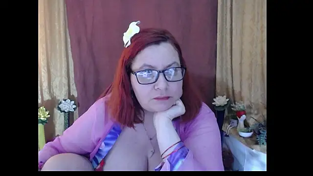 PlayfullMature's Live XXX Chat