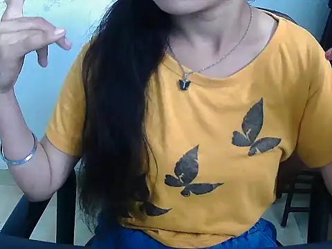 Hotsurbhi Adlı Modelin Canlı XXX Sohbeti