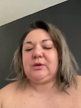 Chatroom XXX en direct de MikyVesela