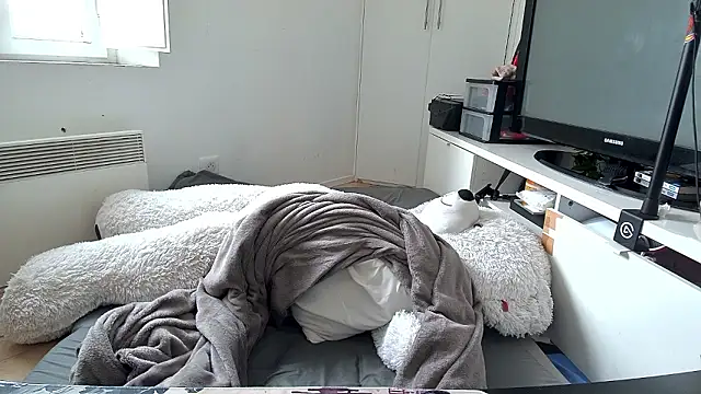 Chat +18 de CeriseLapine ao vivo