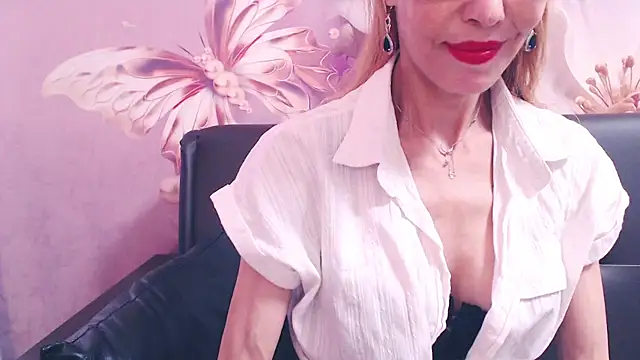 BlondPussy 网络视讯表演