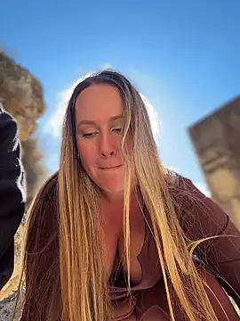 Mona_Plus – Live XXX-chat