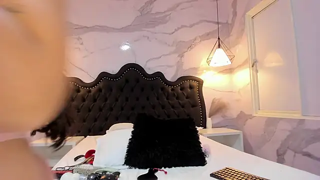 hillary_bigbuttn Live XXX chat