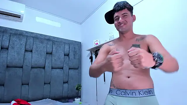 STEVEN_OS Adlı Modelin Canlı XXX Sohbeti