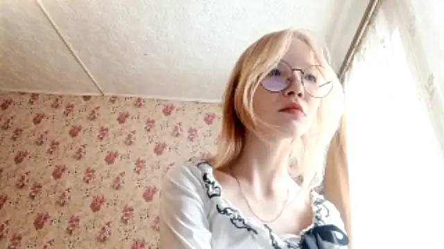 Show modela SoniqBliss na web-kameri