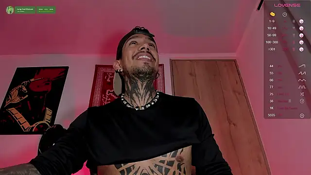 TigerStripes1_'s Live XXX Chat