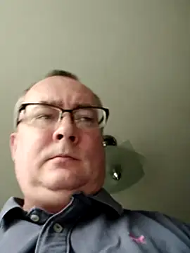 Nika_Malay – Kamerová šou