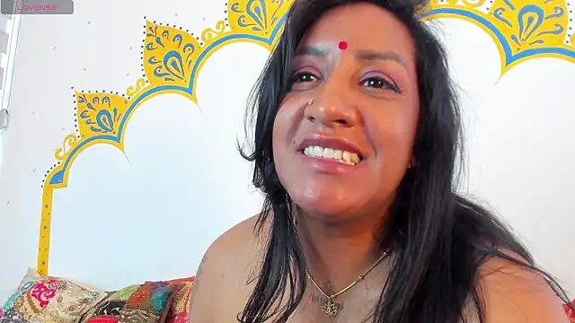 LadyNahirのライブXXXチャット