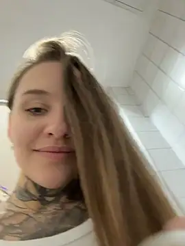 Chatroom XXX en direct de KishaMur