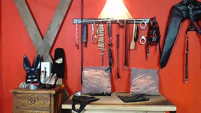 Pokazy przed kamerką – kinky_slave_