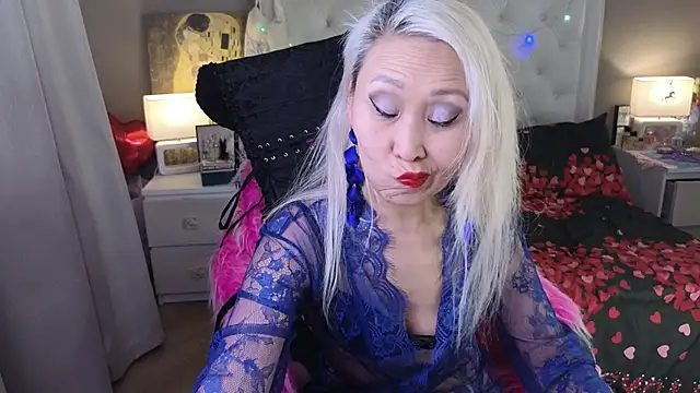 RoxalanaStar live XXX chat