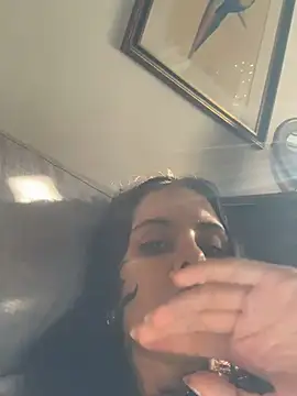 itstherealmina's Live XXX Chat