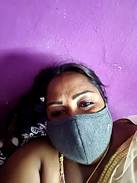 Tamil_Hot_Priyan Webbikameraesitys