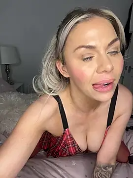 Вебкам-шоу goddessbarbiexo