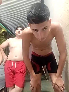 3hornys-straights: διαδικτυακό σόου στην κάμερα