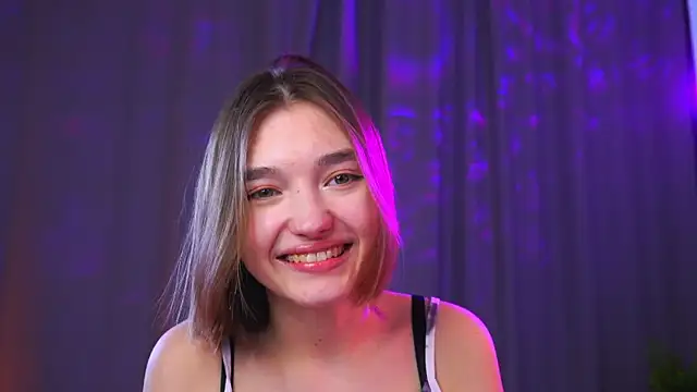 Chat +18 de Leyla_crsh ao vivo